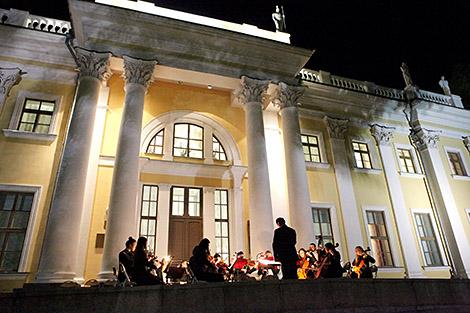 100 лет назад открылся один из старейших музеев Беларуси - Гомельский дворцово-парковый ансамбль