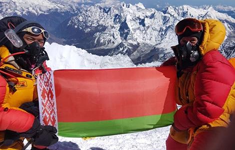 Белорусские альпинисты в юбилей Победы хотят поднять на Эверест частички вечных огней со всей страны