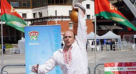Евгений Назаревич из Гродно установил мировой рекорд в поднятии 50-килограммовой гири