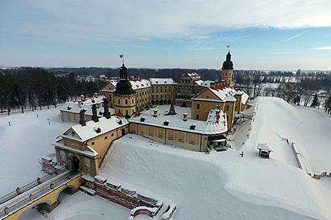 На Новый год - в Беларусь. Почему российские туристы едут на отдых в Синеокую