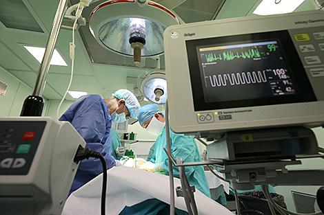 Впервые в Беларуси. Уникальную эндоваскулярную операцию пациенту с инфарктом провели в Гродно