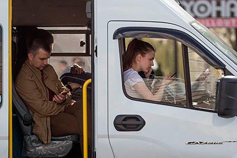 В Минске можно оплатить проезд с помощью QR-кода в 55 маршрутных такси