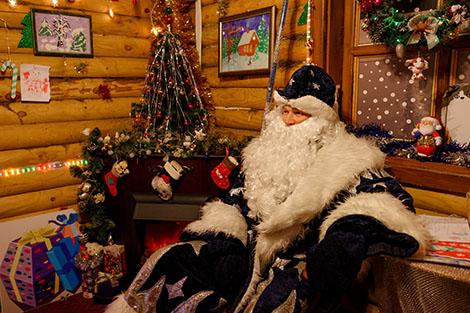 Дед Мороз с 23 декабря приглашает маленьких минчан в свой домик в парке Горького