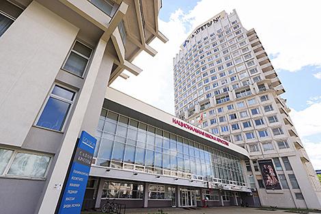 Национальная школа красоты впервые проводит выставку детских портретов