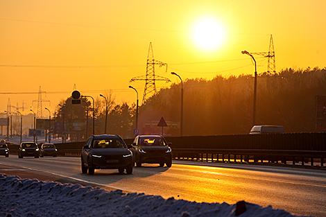 Лазеры на трассах: М1 и М4 оснастят зелено-красной системой оповещения в 2026 году