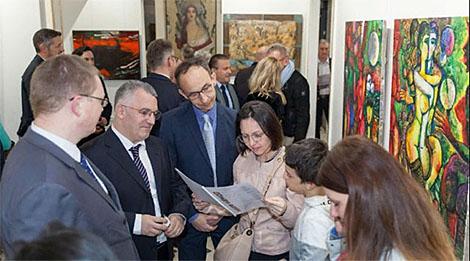 Выставка художников современной Витебской школы открылась в центре Парижа