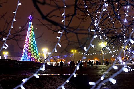Автопарад Дедов Морозов в Червене, 