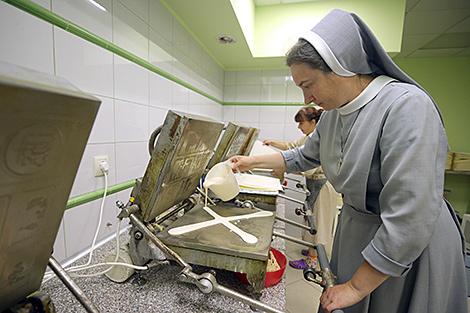 Новогрудский монастырь - единственное место в Гродненской области, где пекут облатки к Рождеству