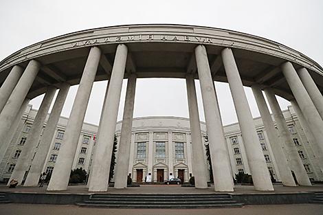 Диктант и презентации книг. Какие мероприятия проведет НАН к Международному дню родного языка