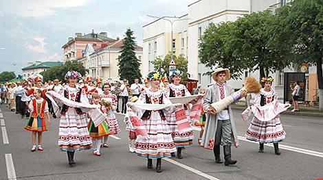 Мастеровой городок, выступление блогеров. Каким будет фестиваль льна в Орше 