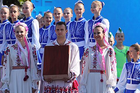 Подаренный Бресту оригинал Радзивилловской Библии планируют оцифровать