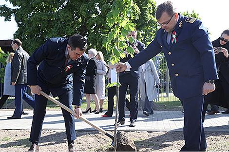 Аллею Памяти заложили возле Брестской крепости в честь 80-летия Победы