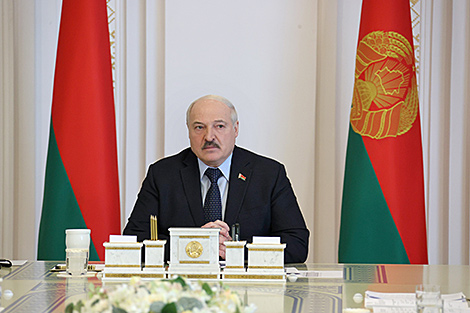 Лукашенко: Беларусь не может и не должна проиграть в глобальной информационной войне