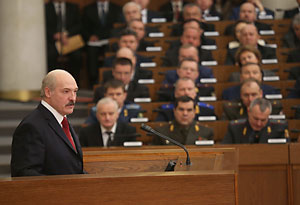 Лукашенко: В Беларуси не будут отступать от правила прямого, откровенного разговора власти и народа