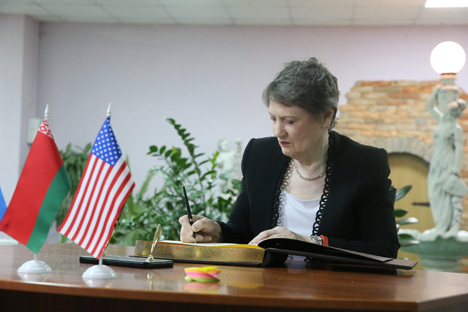 Кларк: Пострадавшие от аварии на ЧАЭС регионы Беларуси возрождаются в социально-экономическом плане