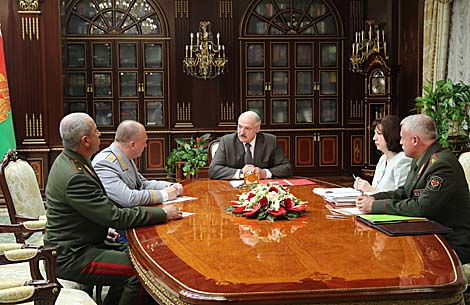 Лукашенко: справедливость должна лежать в основе всего, особенно у тех, кто носит погоны