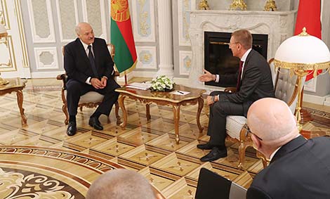 Лукашенко: Беларусь никогда и ни за какие деньги не станет рвать отношения с братской Россией