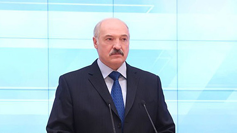 Лукашенко наряду с экономической подчеркивает и политическую значимость сельского хозяйства