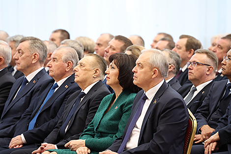 Лукашенко: у власти и народа Беларуси достаточно опыта, чтобы выстоять на любых ветрах истории