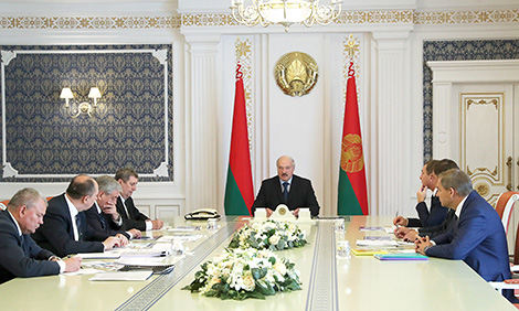 Лукашенко: Развитие отечественного тракторостроения затрагивает интересы всего государства