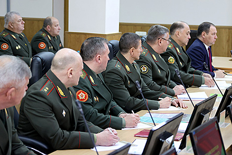 Лукашенко: Польша наращивает военные силы у белорусских границ, Литва пытается не отставать