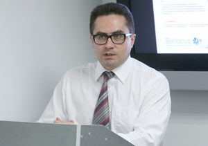 При консультациях по облегчению визового режима с другими странами Беларуси первичны интересы своих граждан