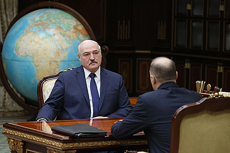 Лукашенко о внешних силах: не мытьем, так катаньем хочется расшатать Беларусь