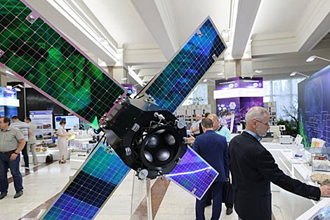 Новые спутники и аппаратура для космоса: какие программы реализуют Беларусь и Россия