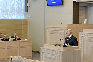 Лукашенко: Пополнять ЗВР нужно не за счет кредитов, а путем увеличения экспорта