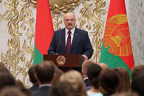 Лукашенко: надо четко определиться с ролью союза молодежи в Беларуси