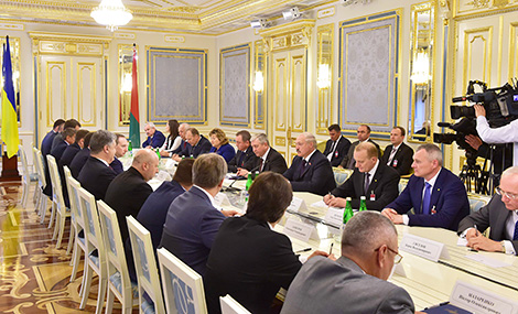 Лукашенко подчеркивает заинтересованность Беларуси в создании совместных производств с Украиной