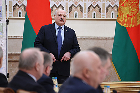 Лукашенко рассказал, когда Россия должна была забрать свои войска с юга Беларуси