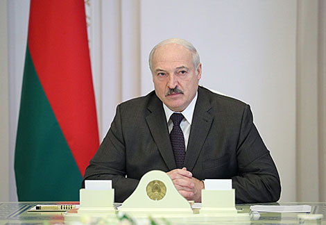 Лукашенко: работу банков с потребителями нужно оценивать наряду с услугами ЖКХ или медпомощью