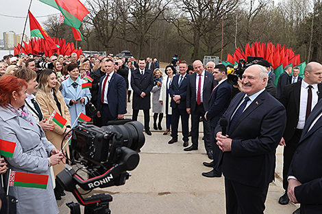 Мы настроены только на созидание. Лукашенко о том, зачем копают землю по разные стороны границы