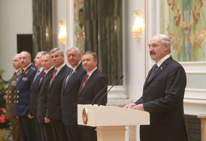 Лукашенко: Русским, белорусам и украинцам нужно отметить 70-летие Победы в мире и согласии