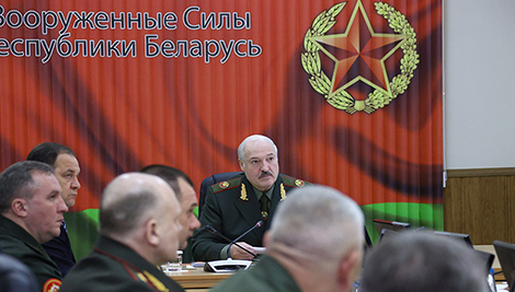 Лукашенко: Запад использует мигрантов как способ сдерживания белорусской армии в случае конфликта с Россией