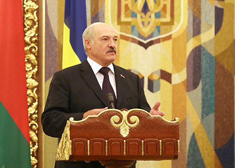 Лукашенко подтверждает готовность Беларуси содействовать мирному урегулированию ситуации в Украине