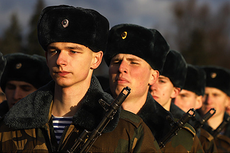 Лукашенко: белорусской армии надо развиваться с учетом современного опыта ведения военных действий