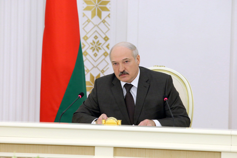 Лукашенко: Нельзя запретить людям ходить на площадь, но майдана в Беларуси не будет