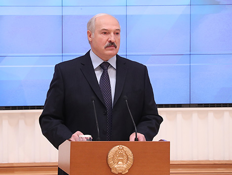 Лукашенко: Никаких досрочных выборов не будет
