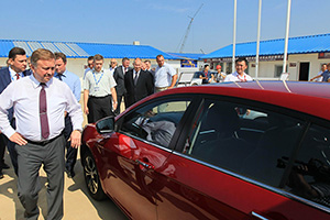 Кобяков высоко оценил качество собираемых в Беларуси автомобилей Geely
