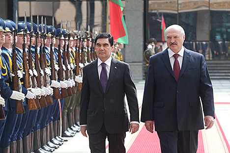 Лукашенко: Беларусь готова обсудить с Туркменистаном сотрудничество на фоне непростой ситуации в мире