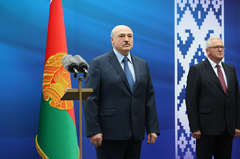 Лукашенко: горжусь молодыми людьми, которые не отрываются от жизни и выбирают реальную профессию