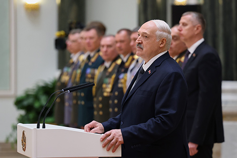Лукашенко: к затягиванию вооруженного противостояния в Украине всеми силами стремится 