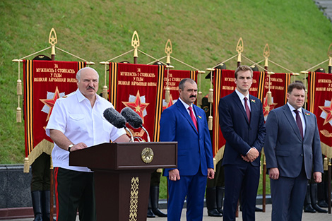 Лукашенко: мы будем делать все, чтобы выстоять и победить, потому что память мы не предаем