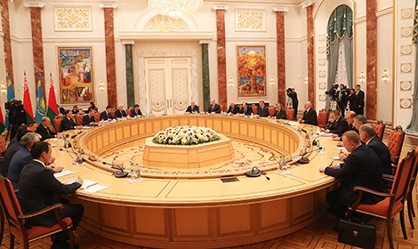 Лукашенко: В ЕАЭС необходимо создавать собственные транснациональные корпорации