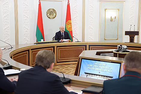 Лукашенко назвал необоснованными и глупыми требования о выводе ЧВК 