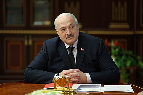Лукашенко - чиновникам: наша жизнь ничто по сравнению с тем, что мы должны сделать для страны