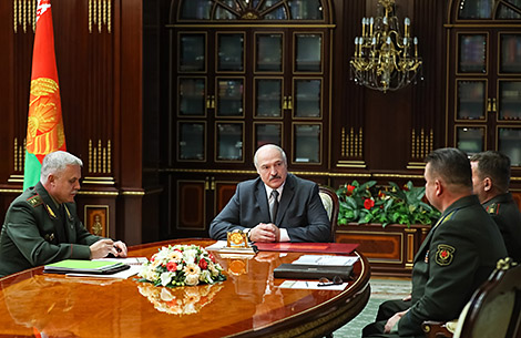 Лукашенко заявил о необходимости подумать о более серьезной наземной защите БелАЭС