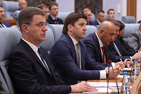 Лукашенко: хочу, чтобы у нас была спокойная страна, все остальное мы купим